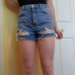 ✨Forever 21 distressed shorts ✨